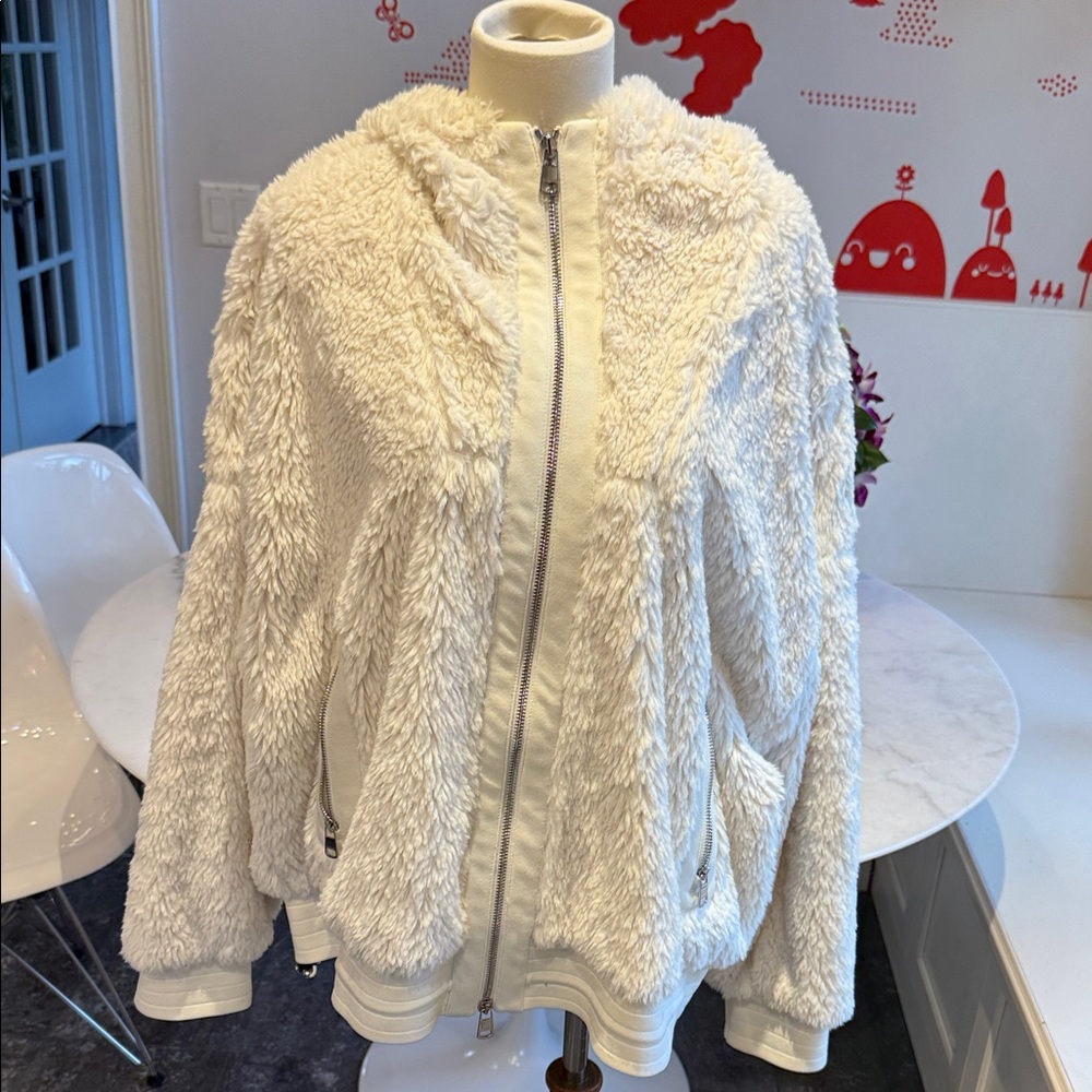 NWOT Varley DYLAN Cream Teddy Jacket